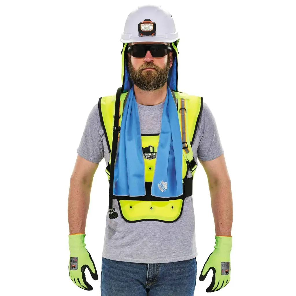 12683-6687-dry-evaporative-cooling-vest-on-model.webp